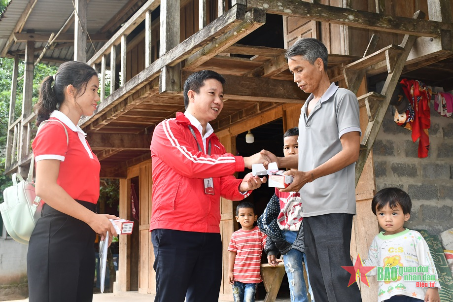 Viettel Quảng Bình không để ai bị bỏ lại phía sau trong hành trình chuyển đổi từ 2G lên 4G